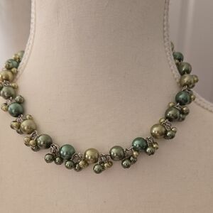 Chic Green Faux Pearl Cluster Statement Necklace